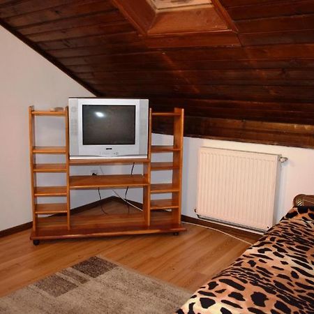 Rustic & Romantic Apartment Brasov Luaran gambar