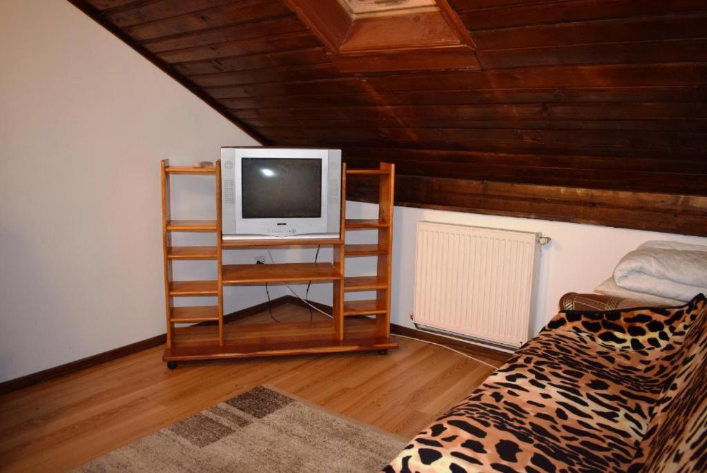 Rustic & Romantic Apartment Brasov Luaran gambar
