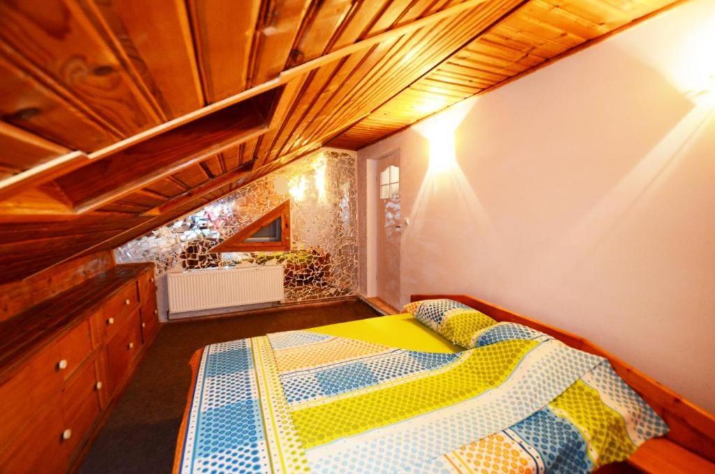 Rustic & Romantic Apartment Brasov Luaran gambar